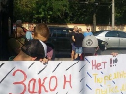 Начальника Одесского СИЗО с боем отпустили на похорон Алены Порошенко (ФОТО)