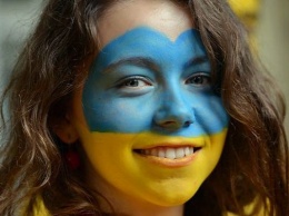 Флаг Украины повсюду: от АТО до Кремля