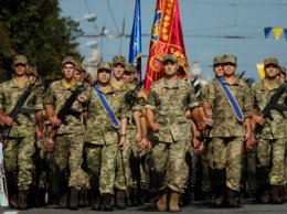 Парад, сотня флагов и военная техника: День Независимости в Запорожье в 50-ти фотографиях