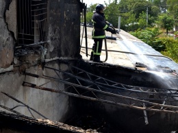 В пригороде Одессы из-за неосторожного ремонта крыши загорелось здание