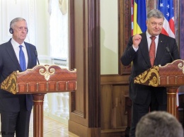 США рядом с Украиной: о чем говорят итоги визита Мэттиса в Киев