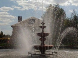 В центре Мирнограда заработал обновленный фонтан