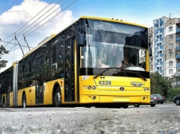 Из-за ремонтов дорог в Киеве отменят 2 троллейбуса, а 3 автобуса пустят по другим маршрутам (схемы)