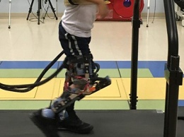 Новый экзоскелет поможет передвигаться детям с церебральным параличом