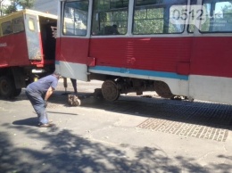 В Николаеве трамвай сошел с рельсов - у него отпало колесо