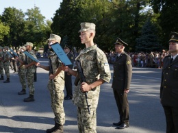 Курсанты-первокурсники Военной академии приняли присягу