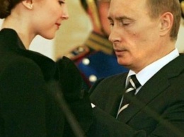 В сети высмеяли странные снимки Путина «с поклонницей» (фото)