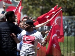 В США предъявили обвинения охранникам Эрдогана, избившим митингующих