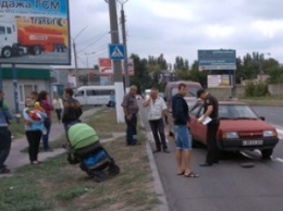 В Мелитополе сбили коляску с ребенком (фото)