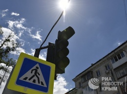 В Симферополе до сих пор не заменили "зеленые стрелки" на светофорах - ГИБДД