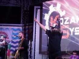 Мэр Бердянска оказался недоволен выступлением группы "Kozak System" на Дне Независимости