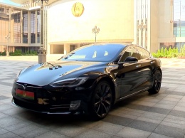 Президент протестировал электромобиль Tesla (видео)