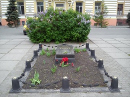 В Харькове по требованию штурмовиков перенесут могилу красного командира