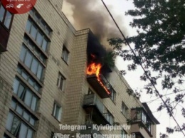 На Русановке психически неуравновешенный мужчина сжег свою квартиру (фото, видео)