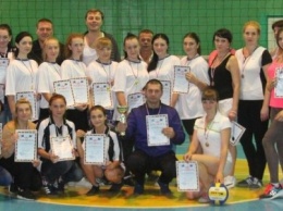 В Енакиево состоялись соревнования среди женских команд по волейболу