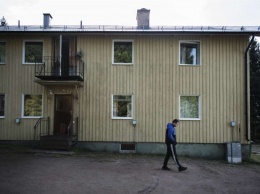 Желтый домик заробитчан. Шведская пресса пишет про жизнь сборщиков ягод из Украины
