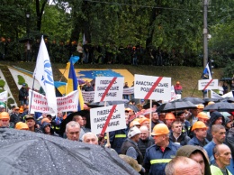 Власть уничтожает нефтедобычу на Украине - нефтяники пиктируют Кабмин