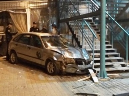 Авария на жилмассиве Котовского, две иномарки влетели в торговый комплекс