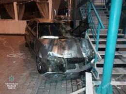 ДТП на Котовского: автомобиль протаранил кафе (фото, видео)