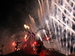 На Фестивальном причале Днепра устроили огненное шоу