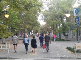 Херсонцы продолжают гадать о причинах дневного освещения улицы Суворова