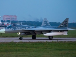 Представлены первые фотографии нового образца истребителя Су-57