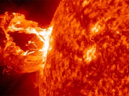 Ученые рассказали, почему на Солнце возникают мощные вспышки