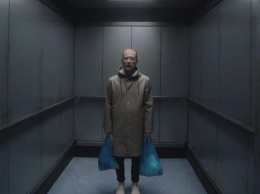 Том Йорк катается в лифте в новом клипе Radiohead Lift