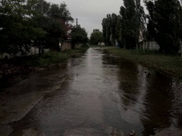 Из-за прорыва трубы в Одессе затопило целую улицу