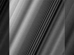 Кассини прислал фотографию волновой структуры кольца Сатурна