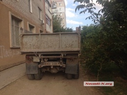 В Николаеве первоклассник погиб под колесами грузовика