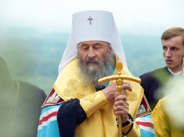 Глава московских попов с шиком прибыл на молебен (фото)