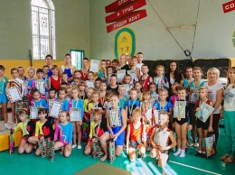 Бердянские акробаты приняли участие в праздничном турнире
