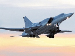 «Лег на брюхо»: на авиабазе под Калугой бомбардировщик Ту-22 разбился на земле (фото)