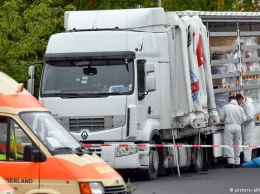 Полиция ФРГ остановила грузовик, переполненный нелегалами