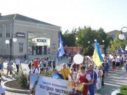 В Бердянске празднование юбилея города началось с парада представителей микрорайонов