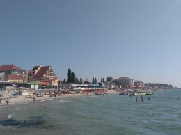 Средина сентября - на черноморском побережье Херсонщины почти аншлаг (фотофакт)