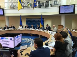 Луценко в Днепре: антикоррупционные палаты, поимка 7 тыс. взяточников и еще "$200 млн Януковича"