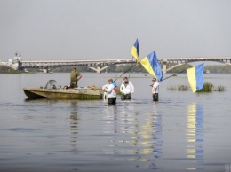 Появились фото, как катастрофически мелеет река Днепр в черте города Киева