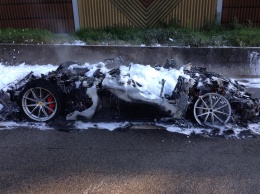 Редчайший суперкар Ferrari сгорел дотла за считанные минуты