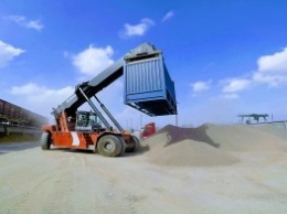 В Черноморске изготовили и испытали новый вид контейнеров для сыпучих грузов (фото)