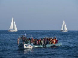В Черном море затонула лодка с мигрантами