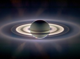 Космический аппарат, именуемый "Кассини", перед тем, как разбиться, успел сделать снимок Сатурна читайте подробнее на сайте