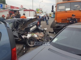 В Киеве произошло масштабное ДТП при участии 5 автомобилей, есть пострадавшие