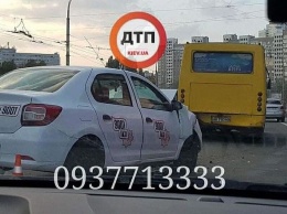 В Киеве такси врезалось в маршрутку: есть пострадавшие