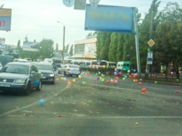 Цирк «Кобзов» вновь высыпал сотни шариков на дорогах «Николаева», создав аварийную ситуацию