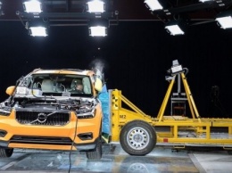 2018 Volvo XC40 разбили, чтобы проверить его безопасность - Видео
