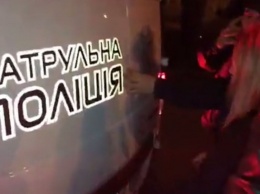 На месте незаконной стройки на Левом берегу Киева полиция применила силу против активистов, один из них пропал