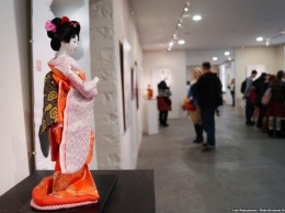 В Днепре открыли выставку редких японских кукол