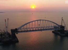 "Лестница сломалась и утянула на дно": С Керченского моста упал один строитель - соцсети